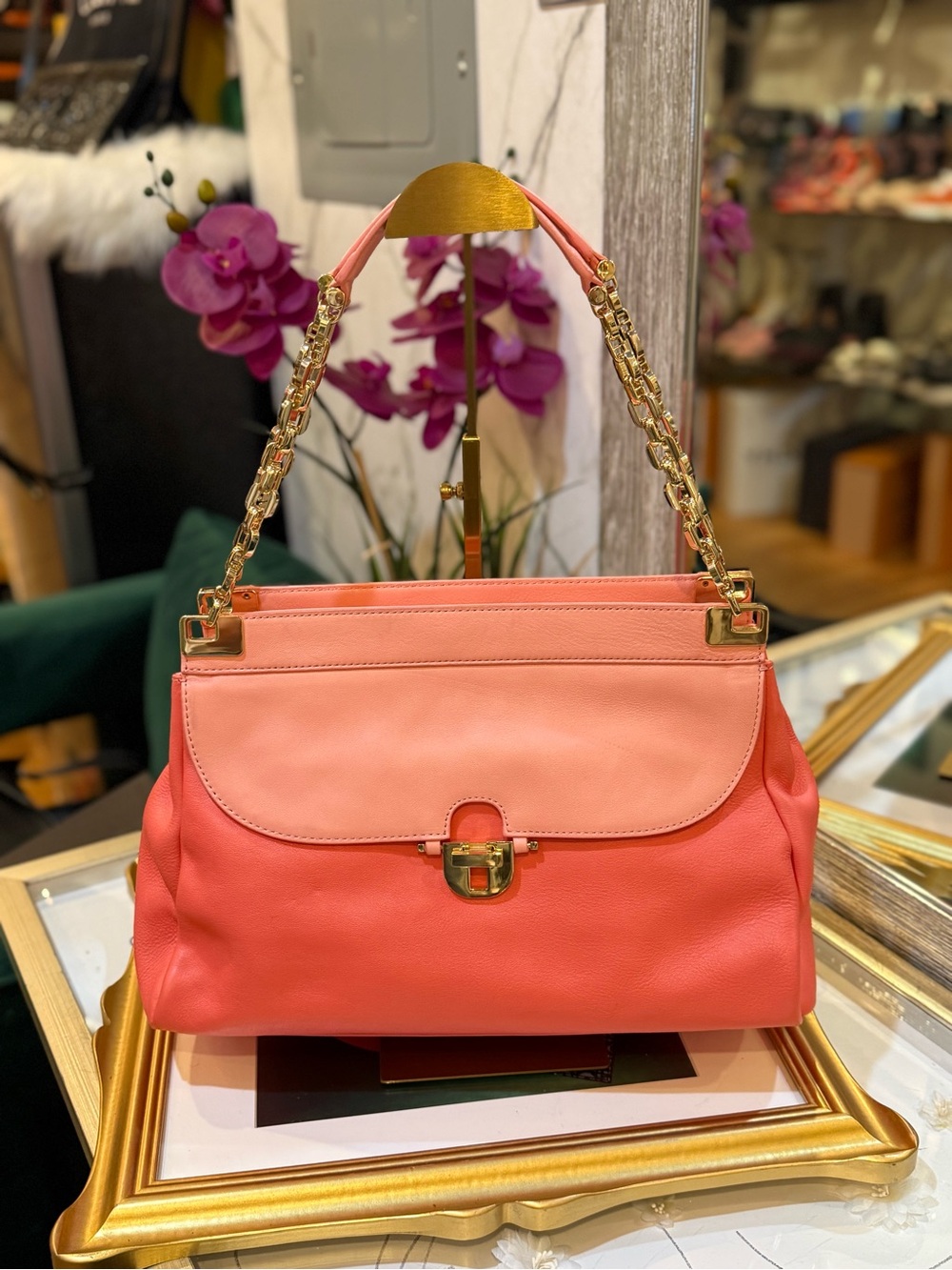 Tory Burch Elegant Two-Tone Coral Shoulder Bag with Gold Chain